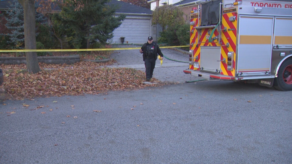 Etobicoke house fire leaves 1 man dead [Video]