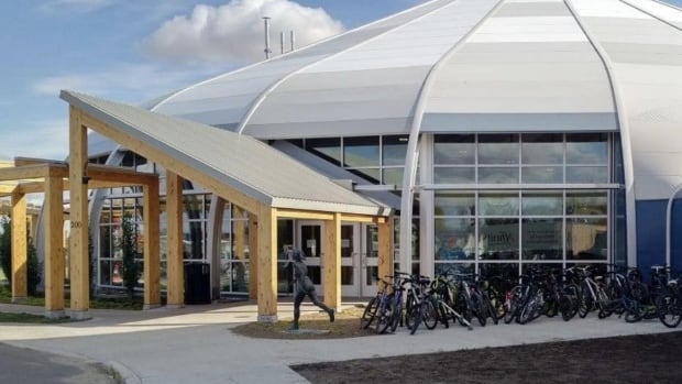 Site near Nepean Sportsplex chosen for asylum seeker ‘welcoming centre’ [Video]