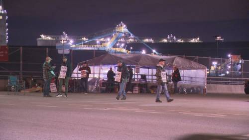 Container traffic at a standstill at B.C. port facilities as talks set to resume [Video]