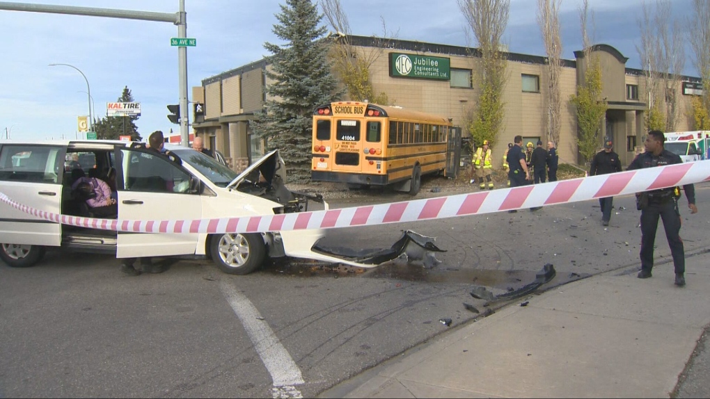 Calgary crash between minivan, school bus [Video]