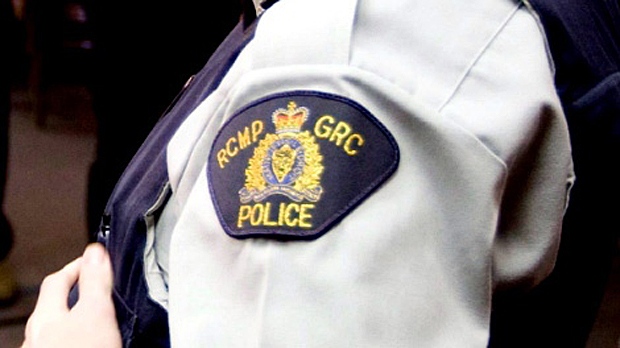 Officer stabbed while trying to arrest car theft suspects, Surrey RCMP say [Video]