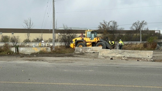 Illegal dumping in Ottawa: Crews remove 35 truck loads of garbage from Old Innes Road [Video]