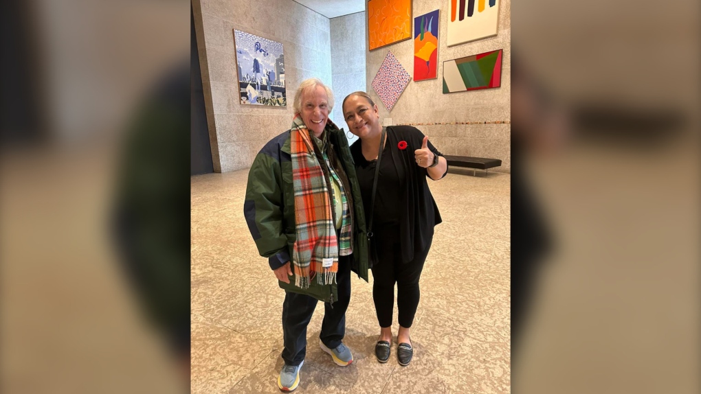 Henry Winkler in Winnipeg: Actor visits art gallery, local restaurant [Video]