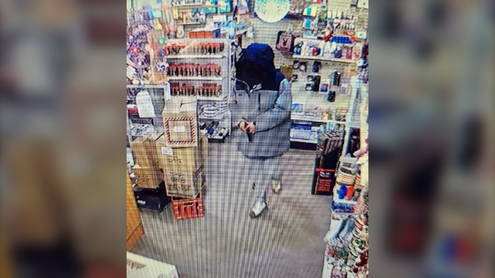 Suspect in Wabasca, Alta., convenience store armed robbery demanded cash, cigarettes [Video]