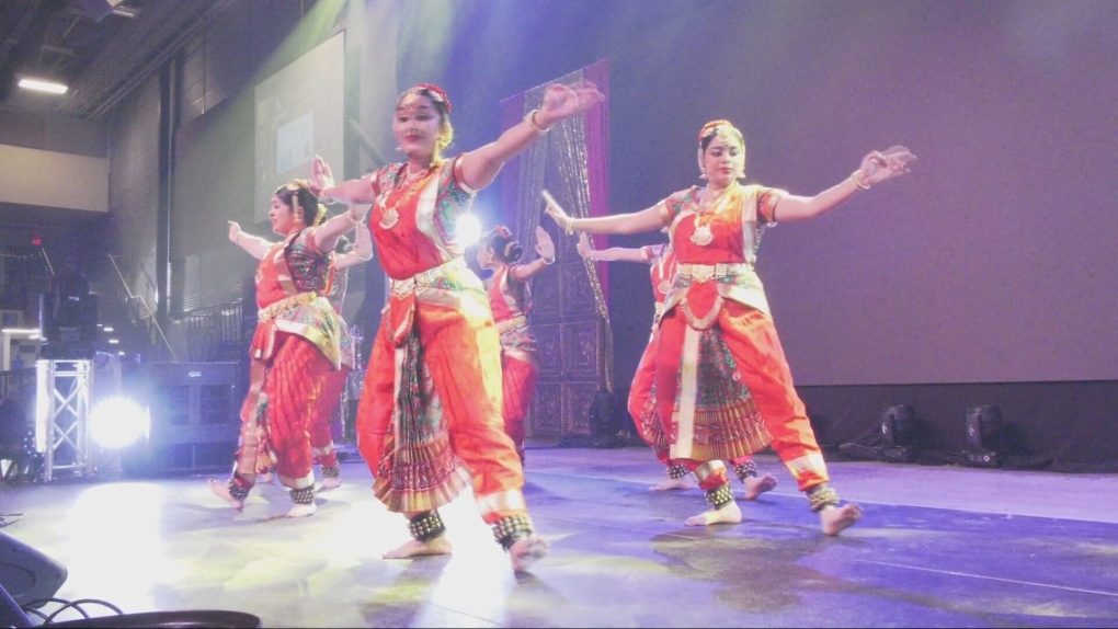 Calgary Indian community throws a huge party to celebrate Diwali [Video]