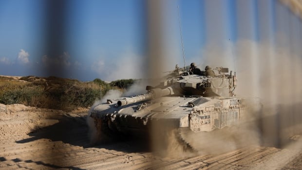 Israeli tanks open fire on central Gaza refugee camp, 11 killed in overnight strikes [Video]