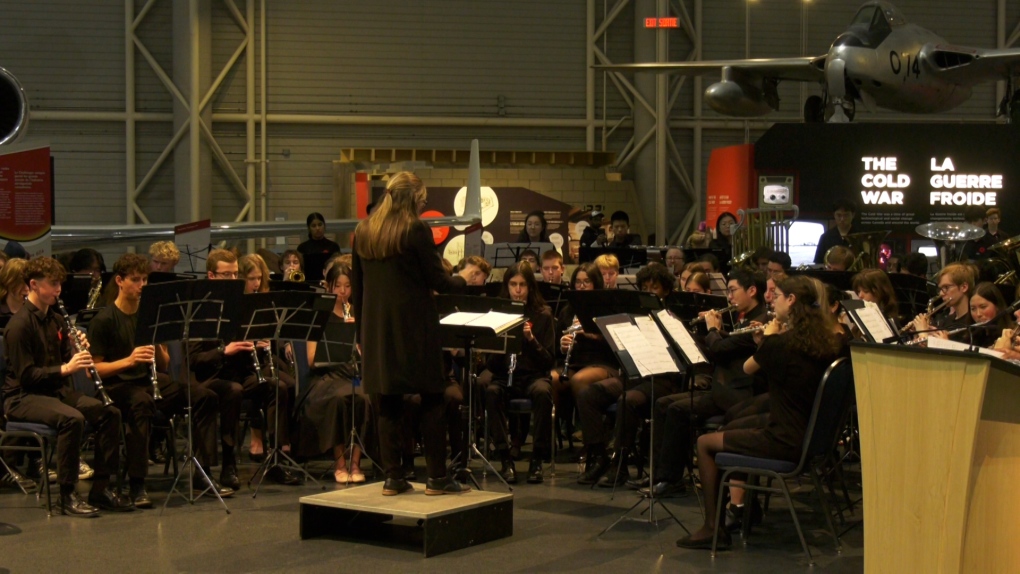 Remembrance Day: Ottawa students perform original song commemorating 100 years of the Royal Canadian Air Force [Video]