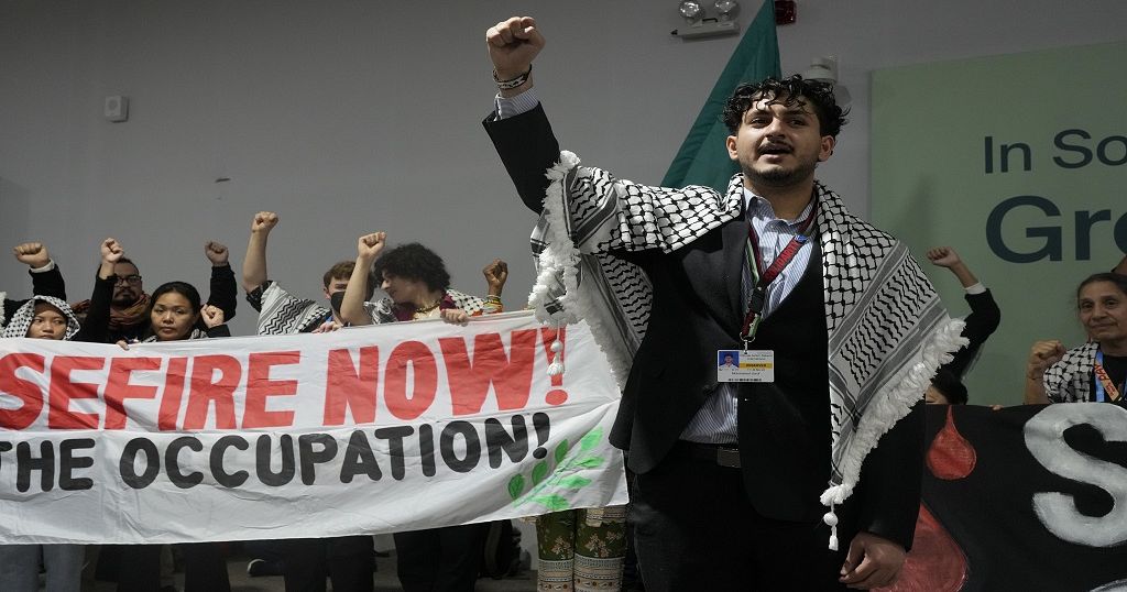 Baku: Protesters call for Gaza ceasefire during opening of COP29 [Video]