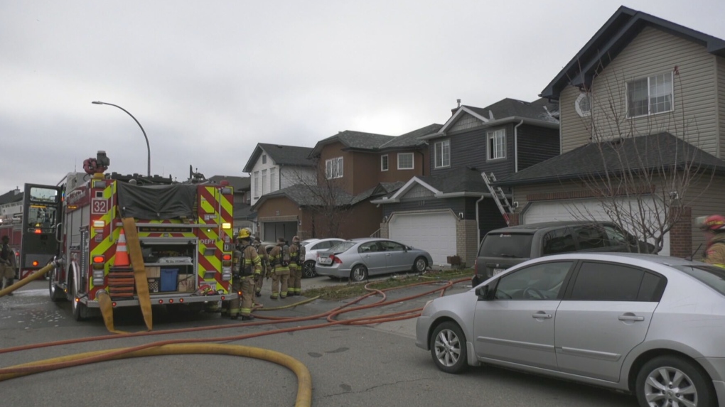 Fire at northeast Calgary home damages roof [Video]