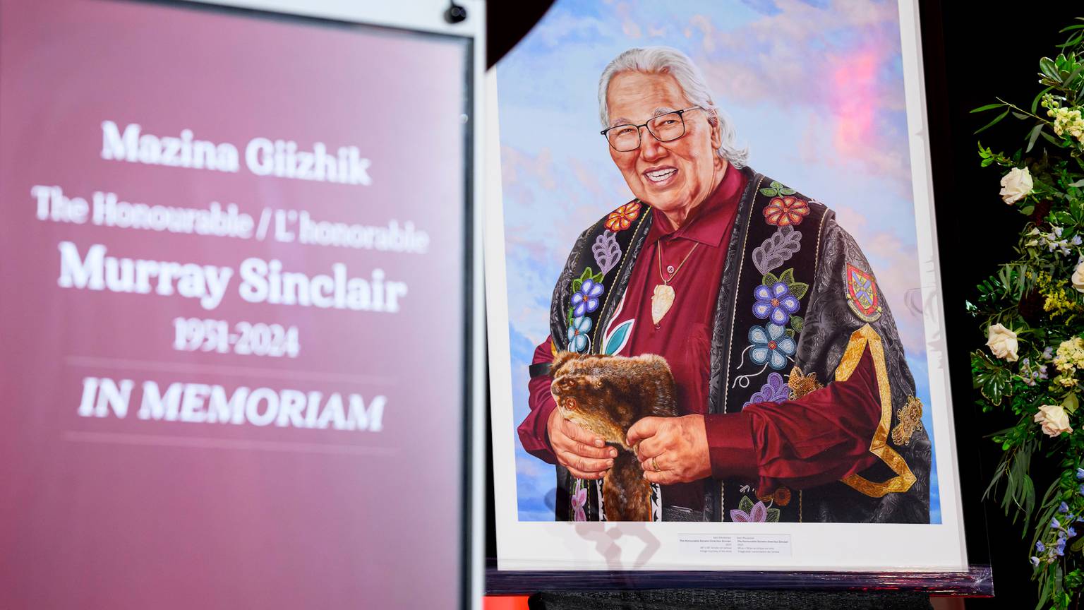 Video: Murray Sinclair honoured at Winnipeg memorial [Video]