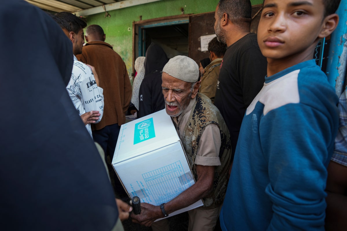 Israel says it is pushing to get aid into Gaza ahead of U.S. deadline as fighting persists [Video]