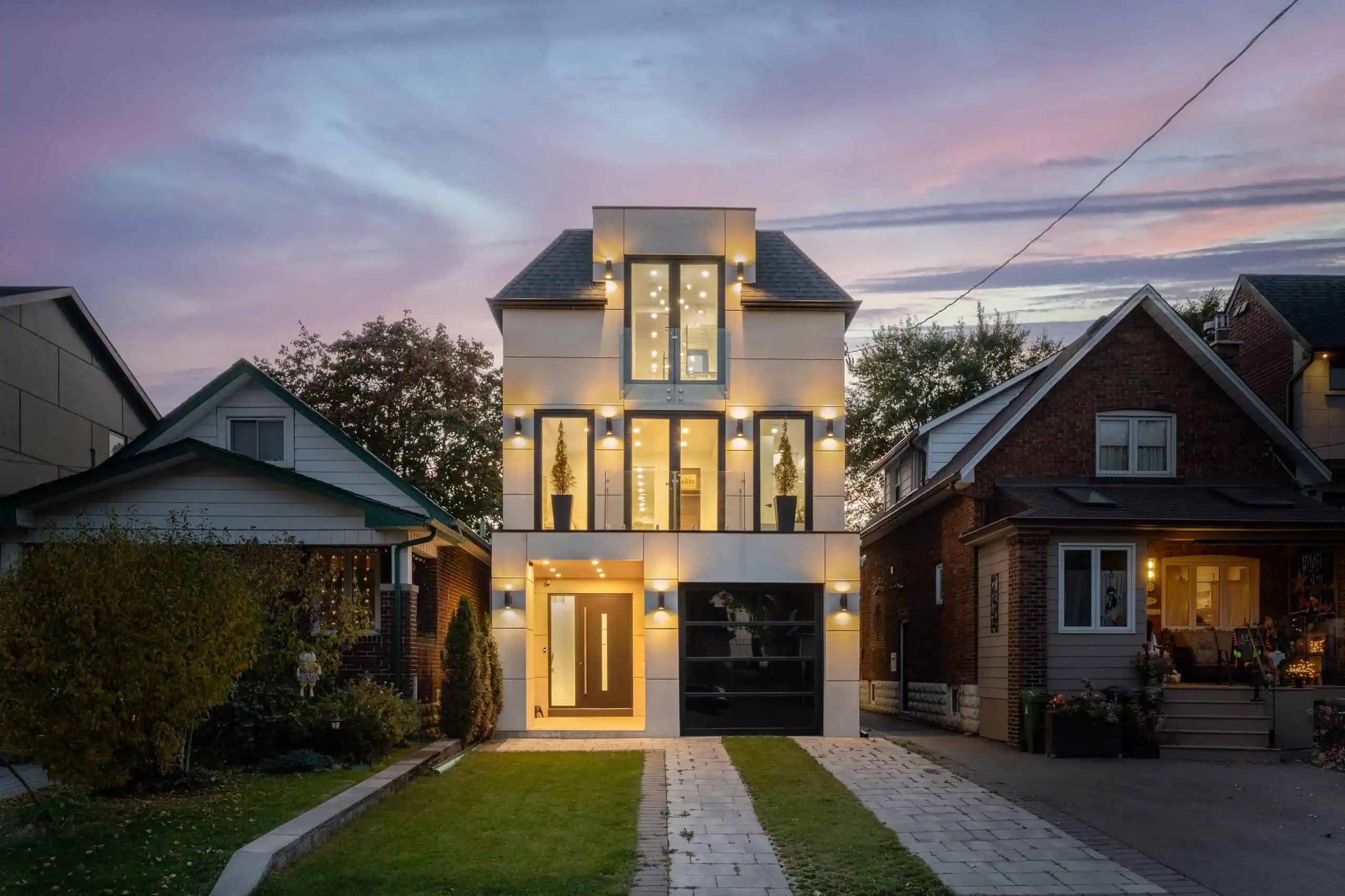 House of the week: Modern home features third-floor primary bedroom in Toronto, Ontario [Video]