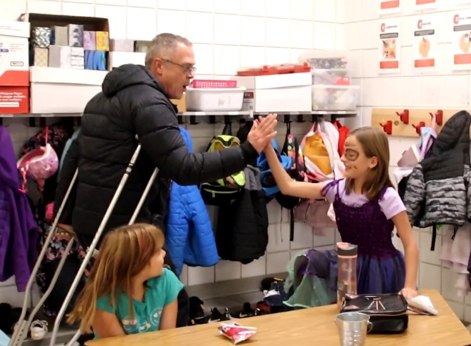 Costume party for Classroom Of The Month – SteinbachOnline.com [Video]