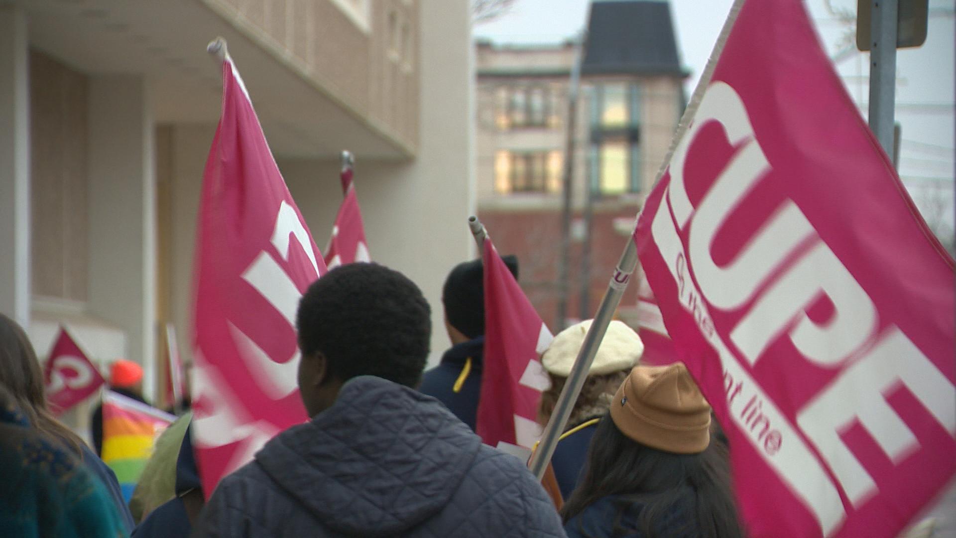 Saskatoon Public Library workers engage in 1-day strike action – Saskatoon [Video]