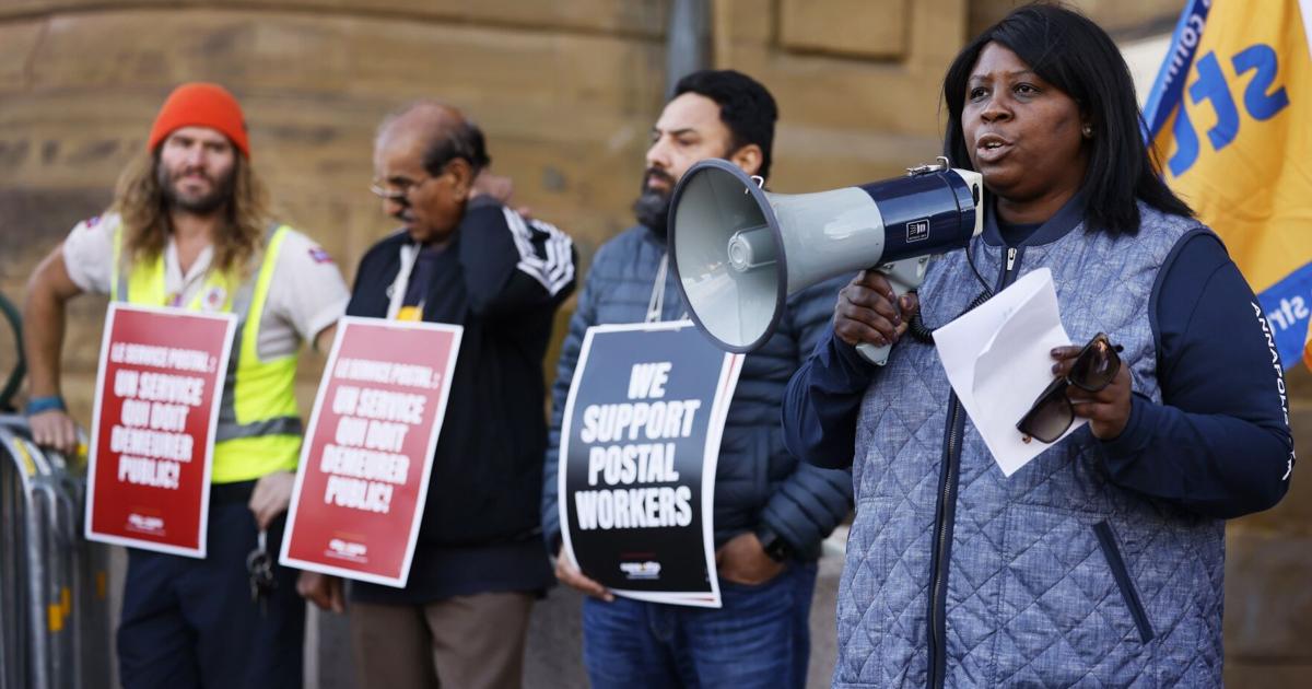 Canada Post workers issue 72-hour strike notice [Video]