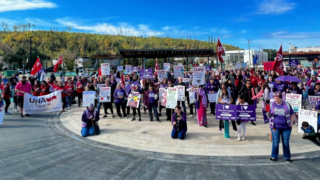 Fort McMurray educational staff hit picket lines, call for better wages [Video]