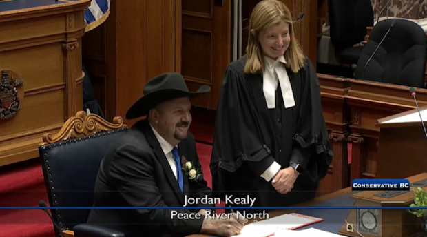 Newly elected Peace Region MLAs sworn in during Oath Ceremony in Victoria [Video]