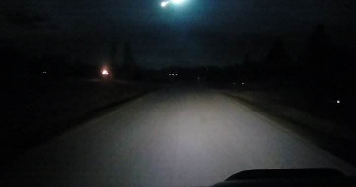 Meteor lights up the skies over Alberta [Video]