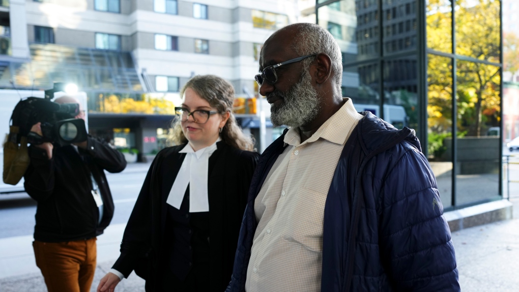 Spy service officer denies threatening Montreal man who was later imprisoned in Sudan [Video]