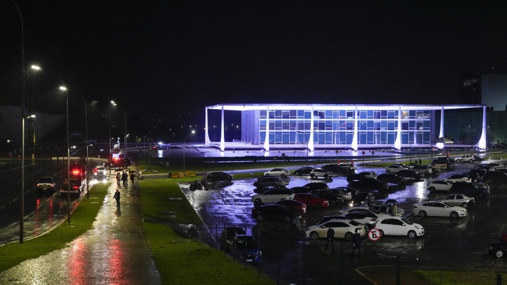 Brazil explosions outside Supreme Court leave one dead [Video]