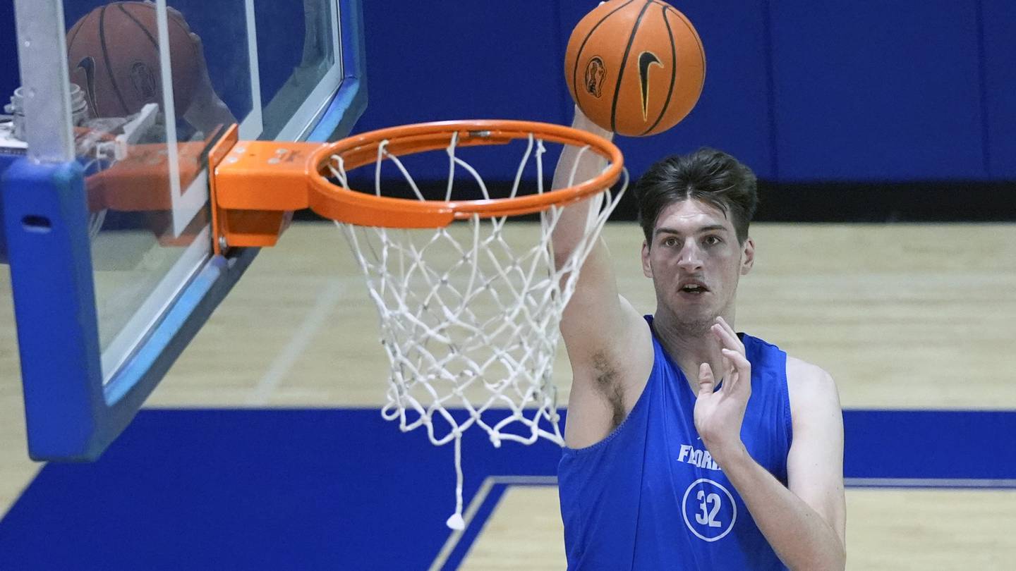 The world’s tallest teenager, 7-foot-9 Olivier Rioux, plans to redshirt at Florida this season  Boston 25 News [Video]