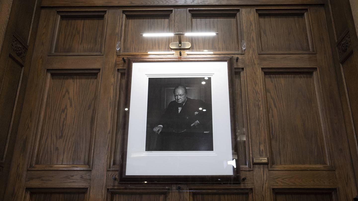 Winston Churchill portrait returns to Ottawa after international art caper  Boston 25 News [Video]