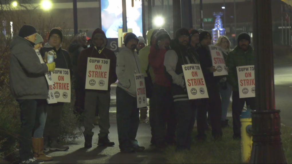 Edmonton-area Canada Post workers join nationwide strike [Video]