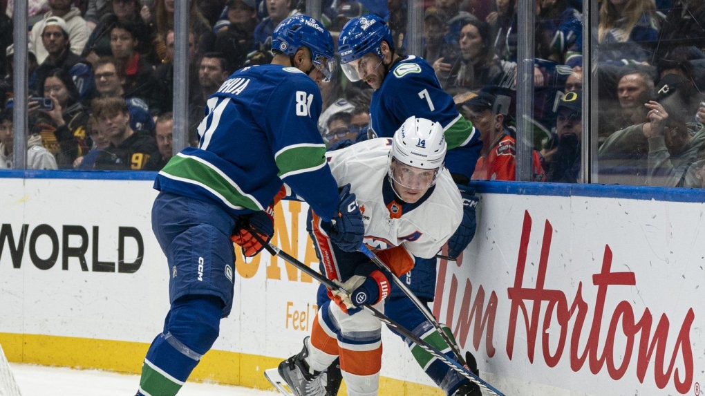 Canucks lose to Islanders 5-2 [Video]