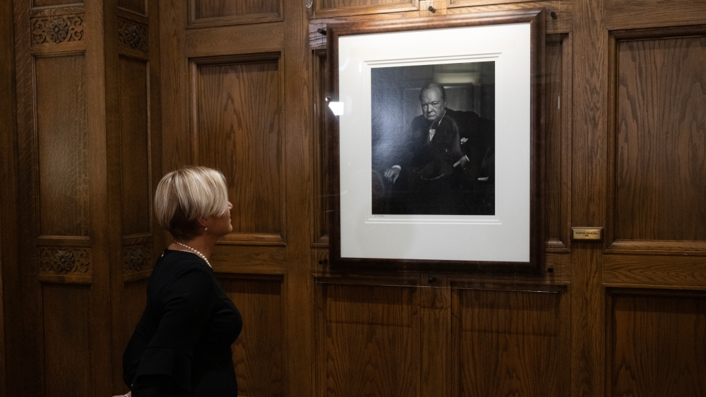 Chateau Laurier celebrates the return of the Sir Winston Churchill portrait [Video]