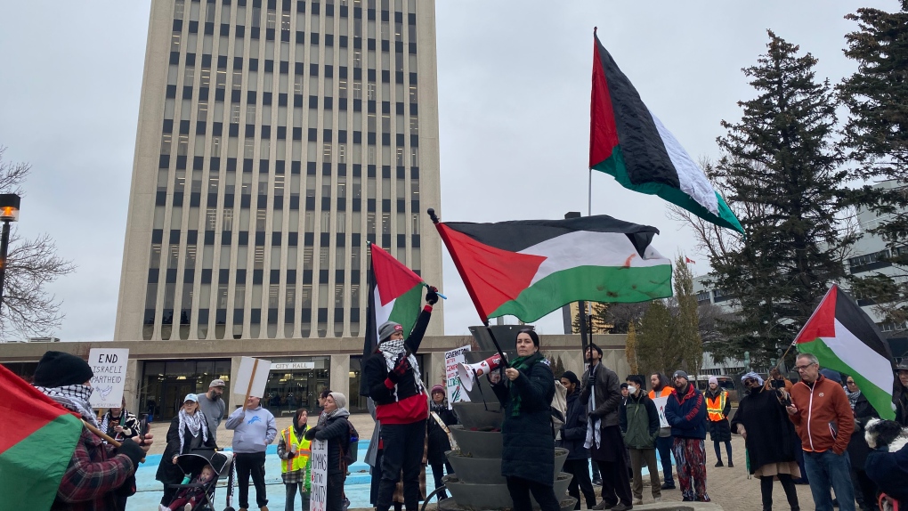 Palestine flag raising cancellation prompts city hall demonstration in Regina [Video]