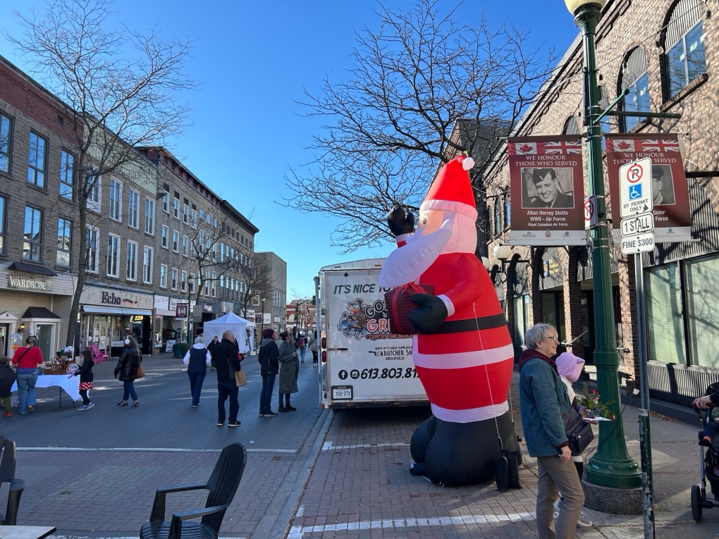 Brockville, Ont.: Christmas comes early with ‘Miracle on King Street’ event, Santa Claus Parade [Video]