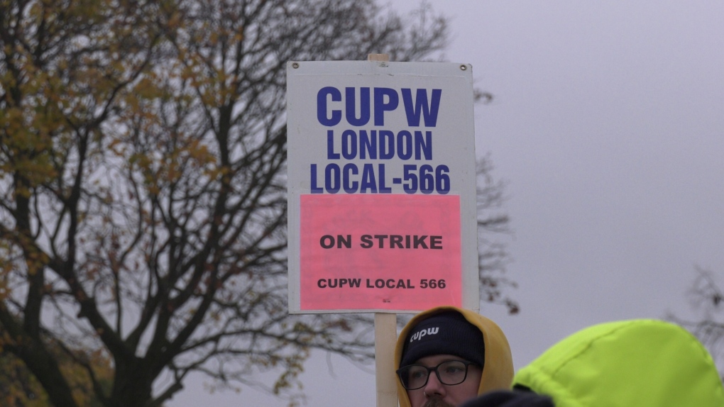 Canada Post workers in London on strike [Video]