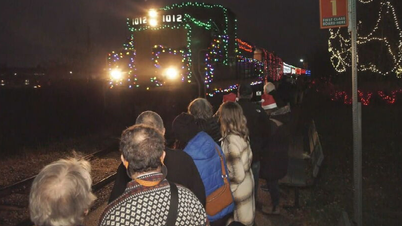 Christmas tradition back on track in St. Jacobs [Video]