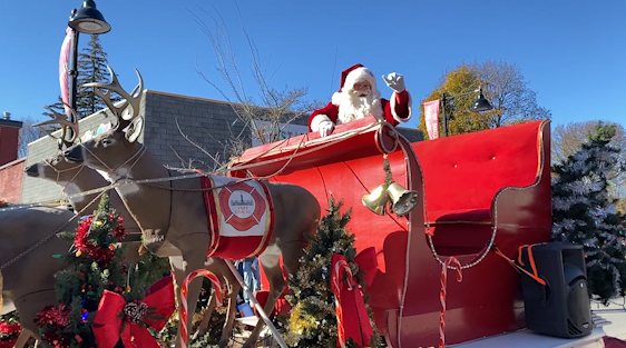 Help Santa Toy Parade: Thousands cheer in the holidays at annual parade in downtown Ottawa [Video]