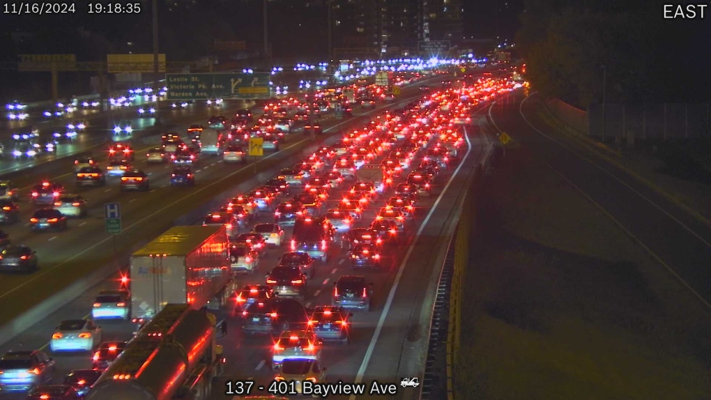 Hwy. 401 eastbound collector lanes reopen after crash [Video]