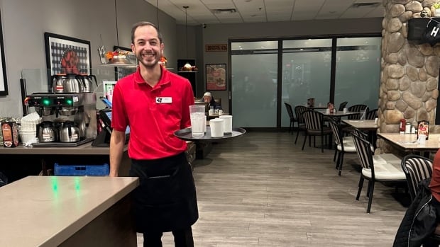 Sask. waiter learning Cree to bridge barriers with Indigenous customers [Video]