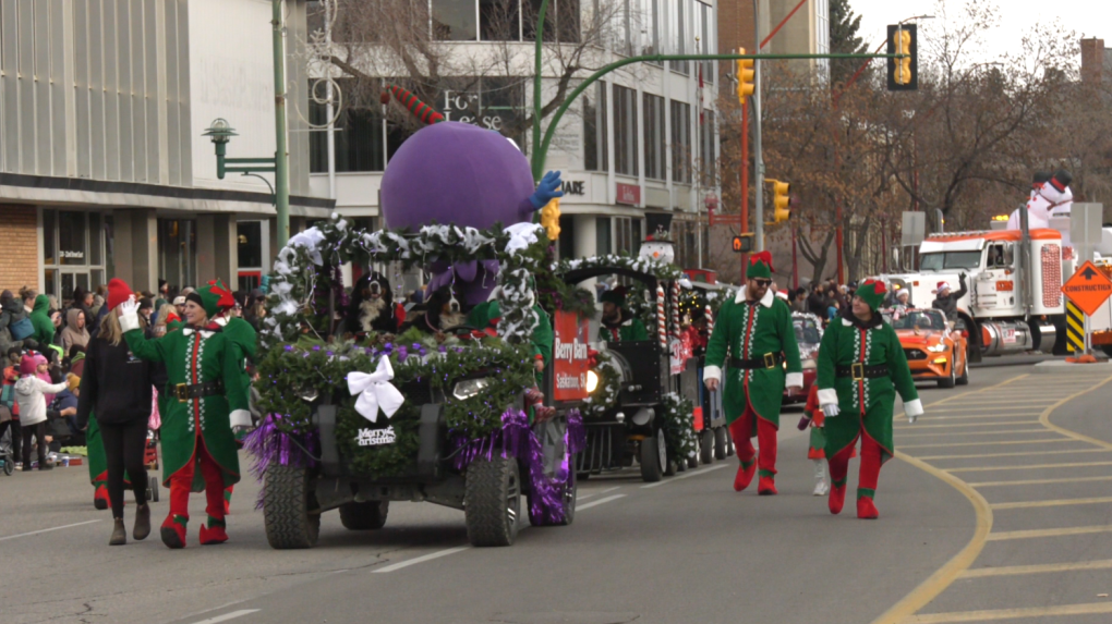 Santa parade draws massive crowd, kicks off Christmas season in Saskatoon [Video]