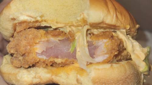 North Vancouver man recieves raw chicken burger in KFC delivery [Video]