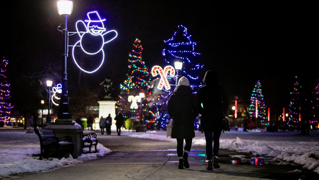 London prepares for the holiday season [Video]