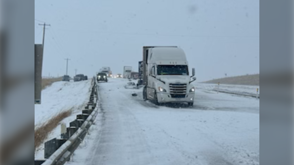 Highway 1 crash near Gleichen, Alta., involves more than 12 vehicles: RCMP [Video]