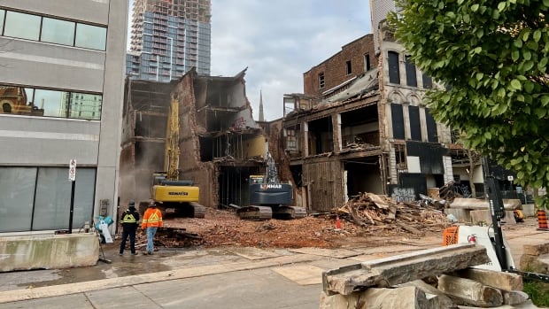 City issued orders to repair deteriorating Hamilton buildings 1.5 years before collapse [Video]