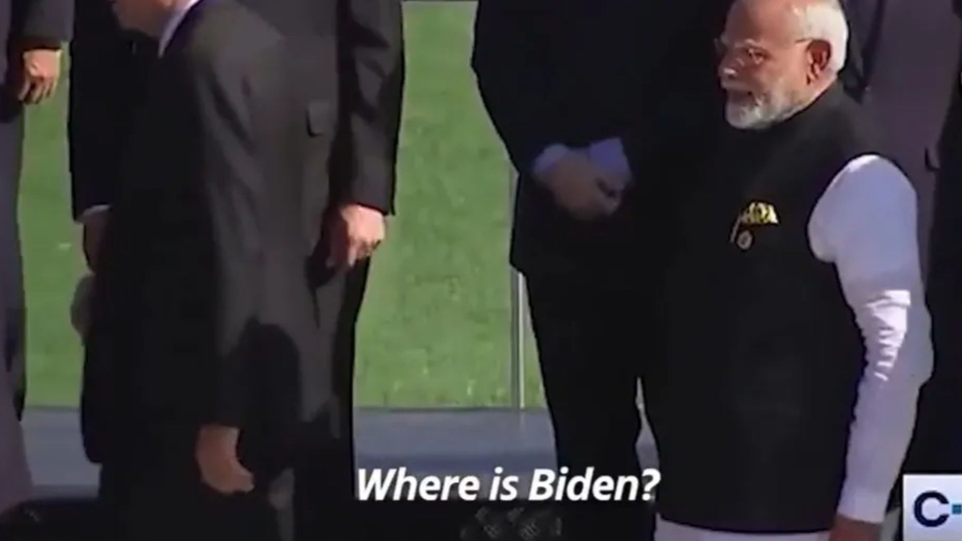 Awkward moment bungling Biden is spotted wandering behind a TREE as he misses G20 leaders classic group photo [Video]