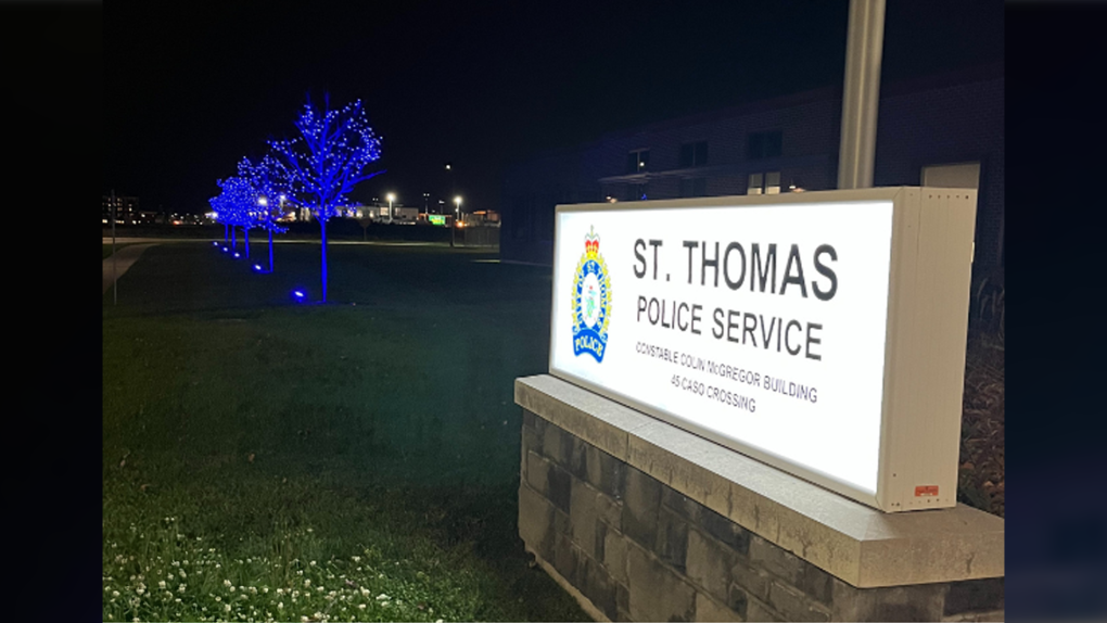 Holiday decorations at St. Thomas police station [Video]