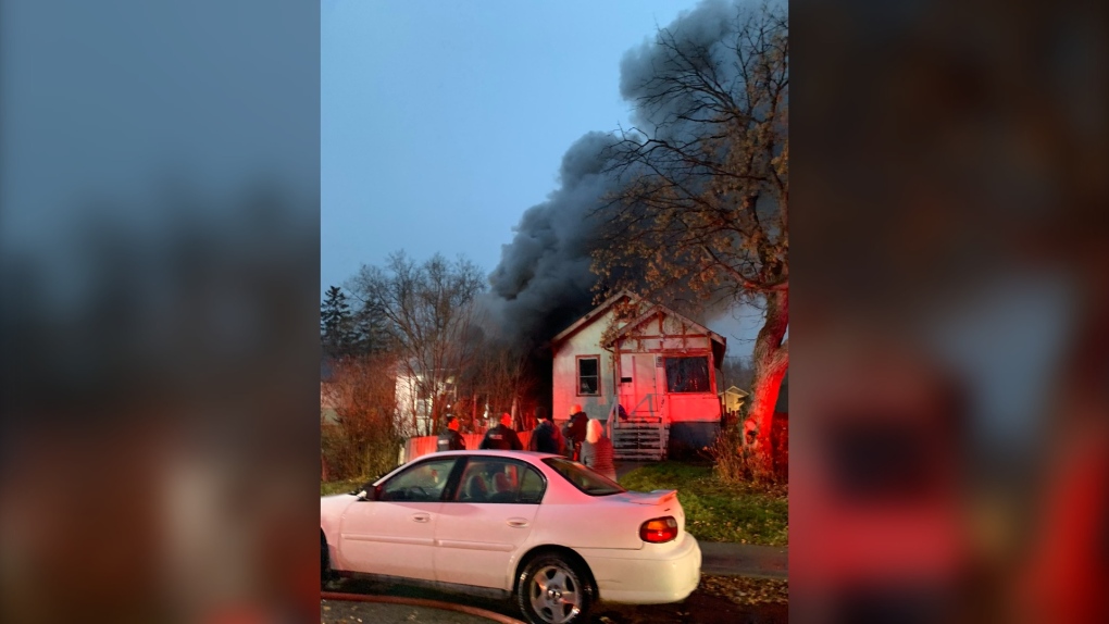 No injuries reported in Queen Street house fire [Video]