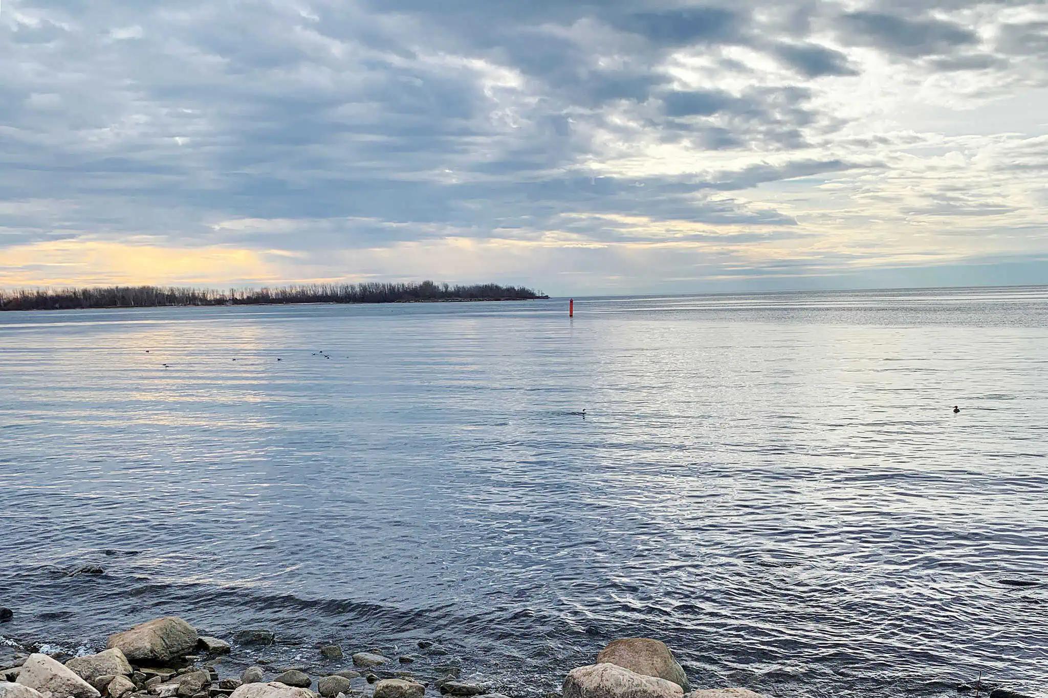 Rain, above-normal temperatures forecast this weekend in southern Ontario [Video]