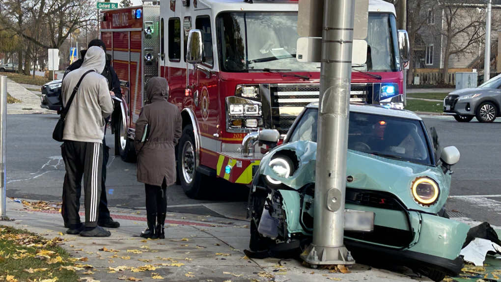 London police investigating two-vehicle crash [Video]