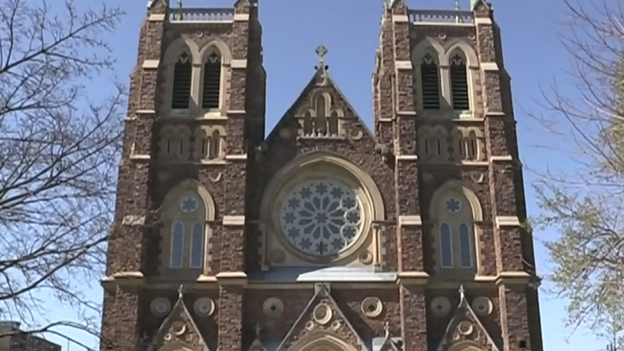 Ont. law firm seeks information on convicted Catholic priest [Video]