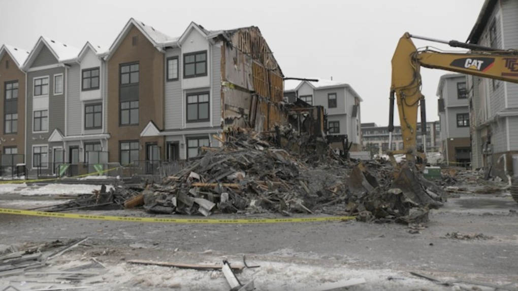 ‘Sounded like a bomb’: Mahogany residents stunned by townhouse explosion, fire [Video]