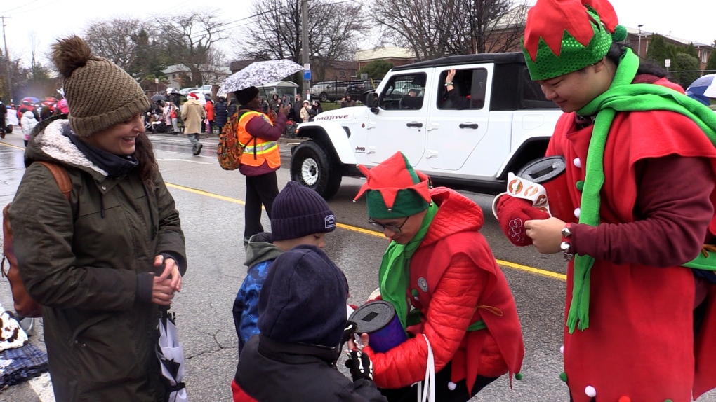 Hyde Park Santa Claus parade draws thousands [Video]