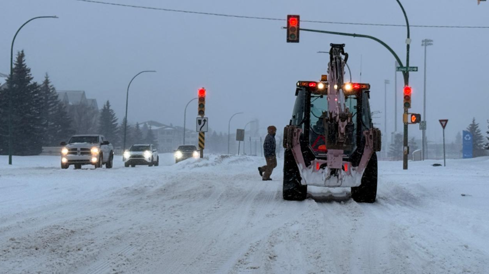 Saskatoon digs out from another snowfall [Video]